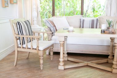 Kanepe sandalyede rahat yastık 