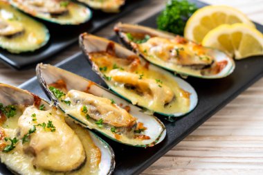 peynir pişmiş midye  