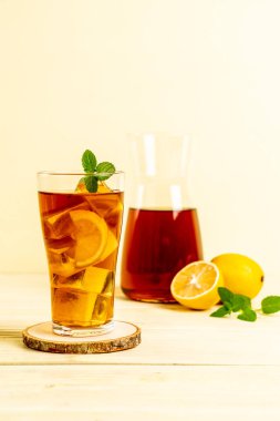 Buz limon çay bardak