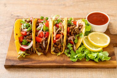 et ve sebze ile tacos 