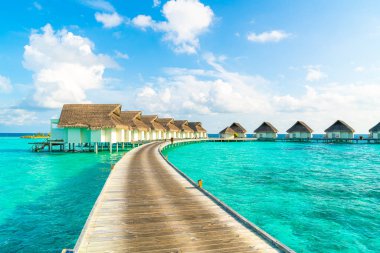plaj ve deniz ile tropikal Maldivler tatil otel ve ada