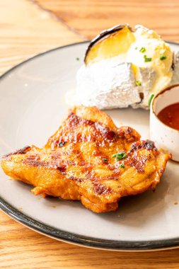 patates ile ızgara tavuk biftek