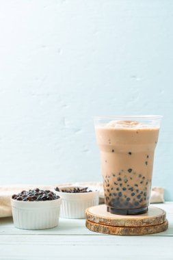 Kabarcıklar ile Tayvan süt çayı