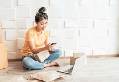 Başlangıç küçük iş girişimci SME serbest kadın iş Wit