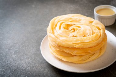 Kızarmış gevrek roti hamur