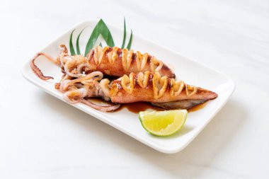 teriyaki soslu ızgara kalamar