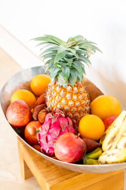 tepsi üzerinde meyve Mix