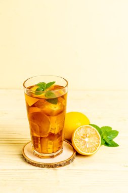 Buz limon çay bardak