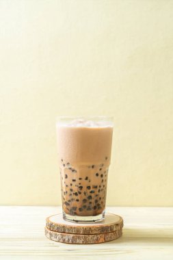 Kabarcıklar ile Tayvan süt çayı