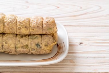 Buharda yengeç et rulo