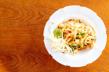 Tay tarzı noodle, pad Tay