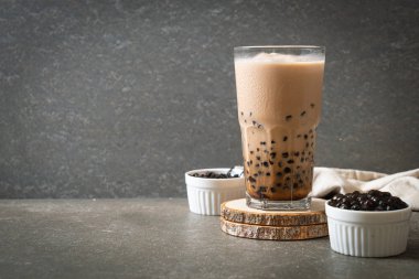 Kabarcıklar ile Tayvan süt çayı