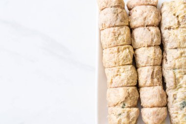 Buharda yengeç et rulo