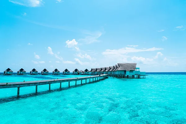 Beautiful tropical Maldives resort hotel and island with beach a — Stock Photo, Image