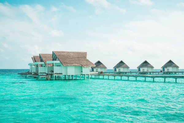 Tropikalny Malediwy Resort Hotel i wyspa z plażą i morzem dla — Zdjęcie stockowe