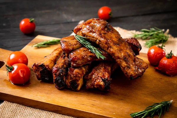 Gegrilde barbecue ribben varkensvlees — Stockfoto