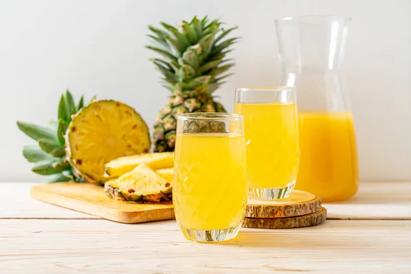 Zumo de piña fresca — Foto de Stock