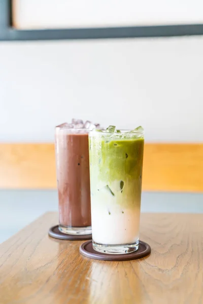 Зеленый чай со льдом и молоком — стоковое фото