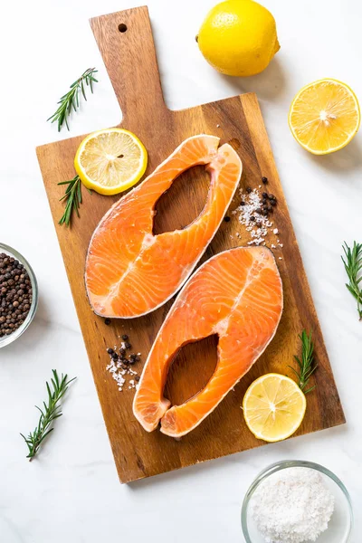 Fresh raw salmon fillet steak — Stock Photo, Image