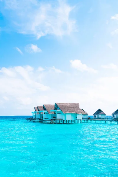 Tropical Maldives Resort Hotel en eiland met strand en zee voor — Stockfoto