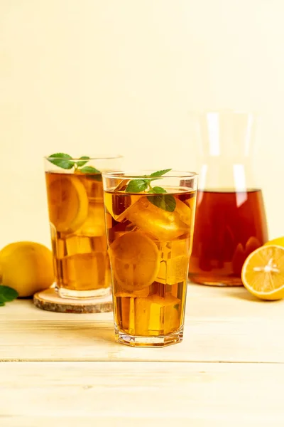 氷レモン茶のガラス — ストック写真