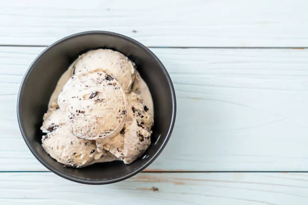 Cookies en cream ice cream bowl — Stockfoto