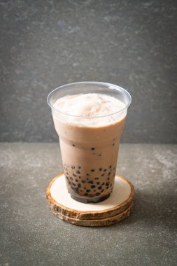 Kabarcıklar ile Tayvan süt çayı