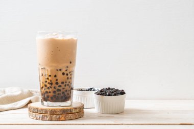 Kabarcıklar ile Tayvan süt çayı