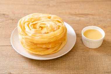 Kızarmış gevrek roti hamur