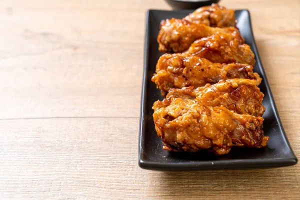 Soslu kızarmış tavuk.