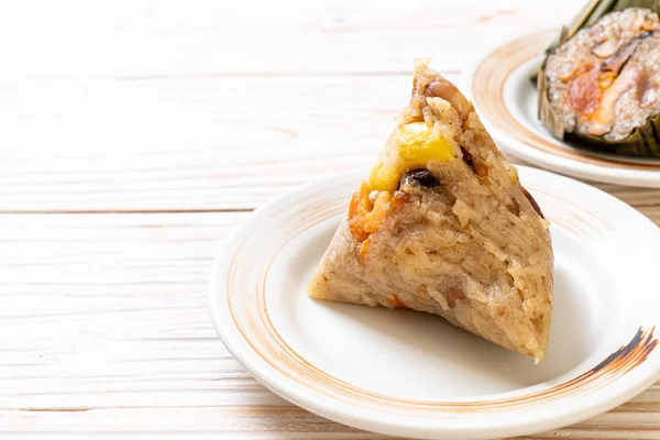  yapışkan pirinç hamur tatlısı