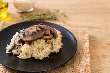Risotto mantar ve peynir ile