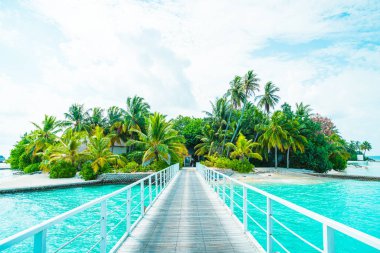 Plaj ile güzel tropikal Maldivler tatil oteli ve ada