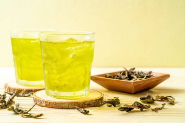 buzlu Japon yeşil çay