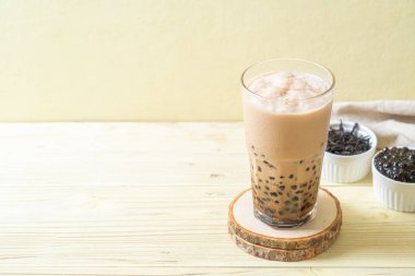 Kabarcıklar ile Tayvan süt çayı