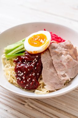 bibim naengmyeon - Kore soğuk noodles