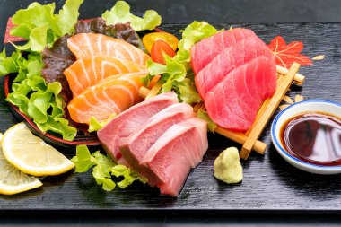 Taze somon, Tuna ve Hamaji RAW sashimi 