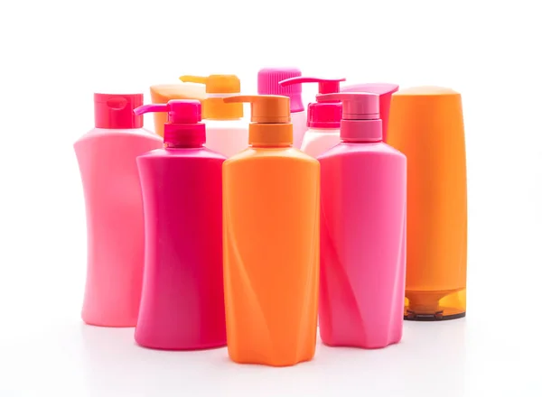 Shampoo ou frasco de condicionador de cabelo no fundo branco — Fotografia de Stock