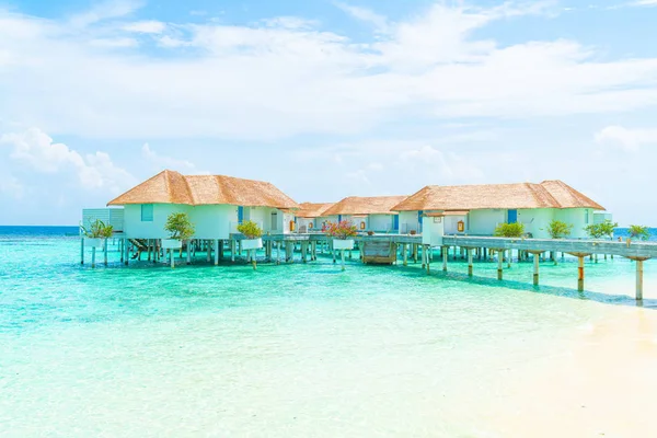 Schöne tropische Malediven Resort Hotel und Insel mit Strand a — Stockfoto