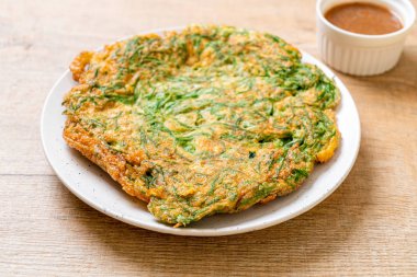  Kızarmış yumurta ve baharatlı karides hamur tırmanma