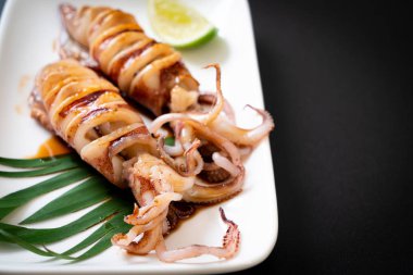 teriyaki soslu ızgara kalamar