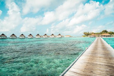 plaj ve deniz ile tropikal Maldivler tatil otel ve ada