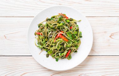 Istiridye sosu ile Kızarmış ayçiçeği Sprout