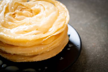 Kızarmış gevrek roti hamur