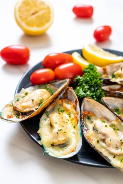 peynir pişmiş midye  