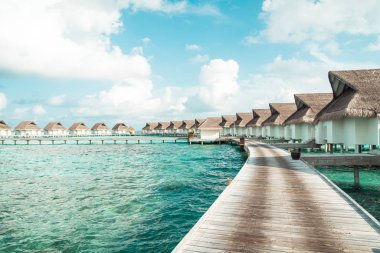 plaj ve deniz ile tropikal Maldivler tatil otel ve ada