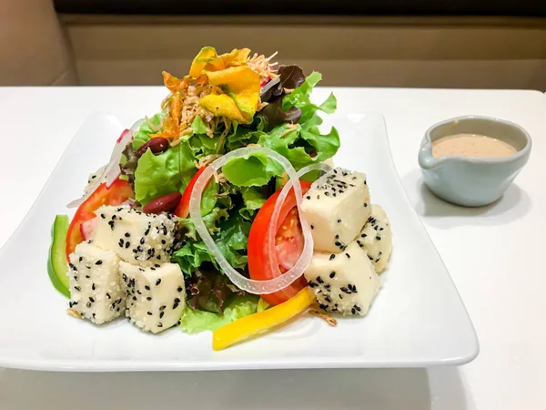 kızarmış tofu salatası