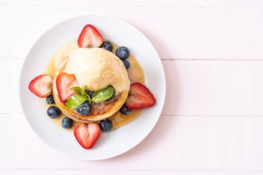 yaban mersini, çilek, bal ve vanilya buz-cr ile gözleme