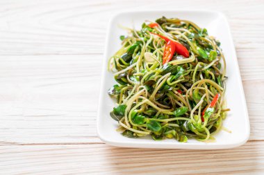 Istiridye sosu ile Kızarmış ayçiçeği Sprout