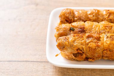 Derin kızarmış Yengeç rulo